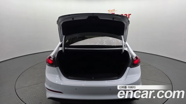 Hyundai AVANTE 2018 — photo 26