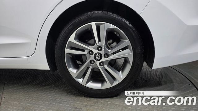 Hyundai AVANTE 2018 — photo 7