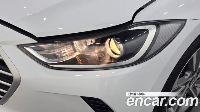 Hyundai AVANTE 2018 — photo 8