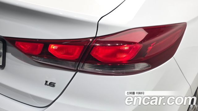 Hyundai AVANTE 2018 — photo 9