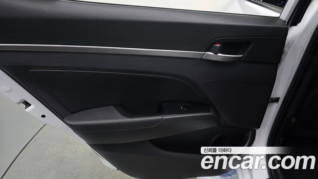 Hyundai AVANTE 2018 — photo 15