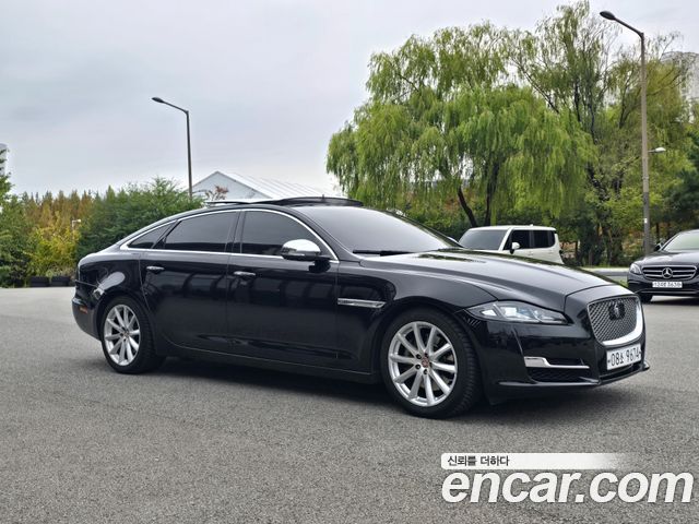 Jaguar XJ 2017 — photo 1