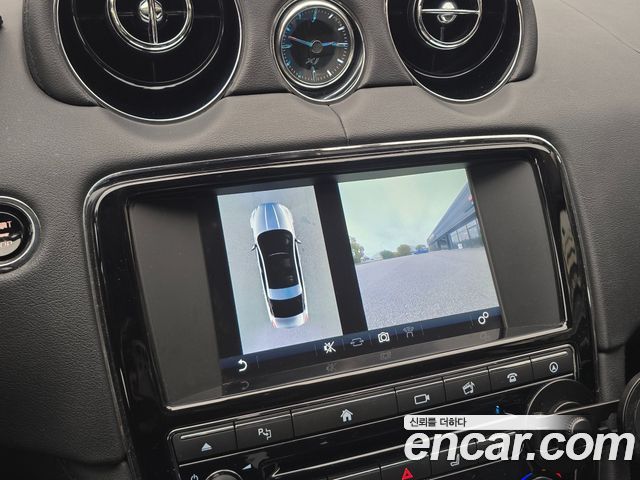 Jaguar XJ 2017 — photo 14