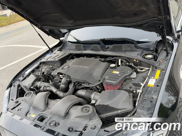 Jaguar XJ 2017 — photo 20