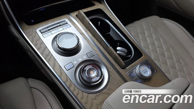 Genesis GV80 2023 — photo 12