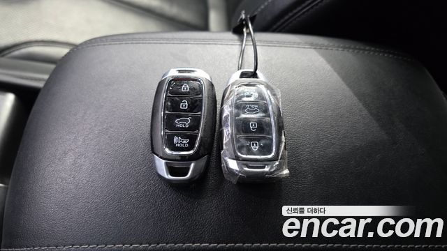 Hyundai Santafe 2019 — photo 32