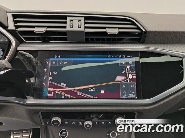 Audi Q3 2022 — photo 9