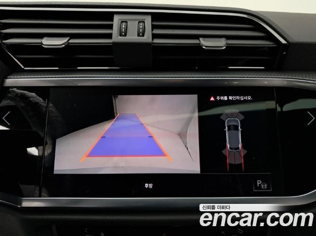 Audi Q3 2022 — photo 10