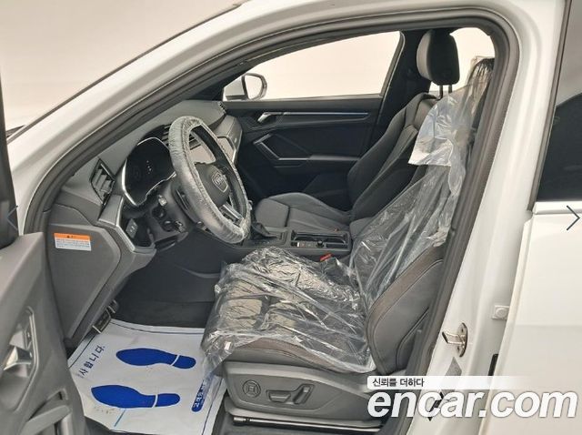 Audi Q3 2022 — photo 11