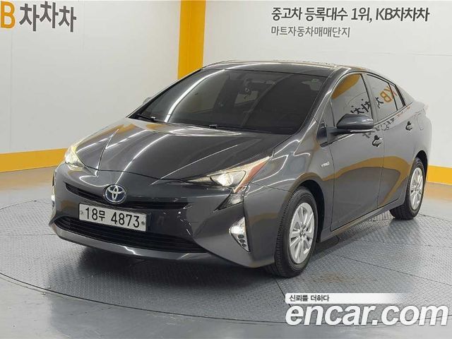 Toyota Prius 2017 — photo 1