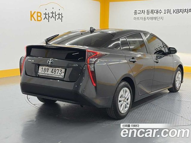 Toyota Prius 2017 — photo 4