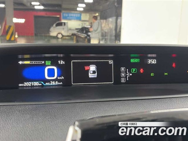 Toyota Prius 2017 — photo 6