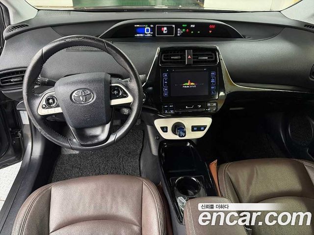 Toyota Prius 2017 — photo 7