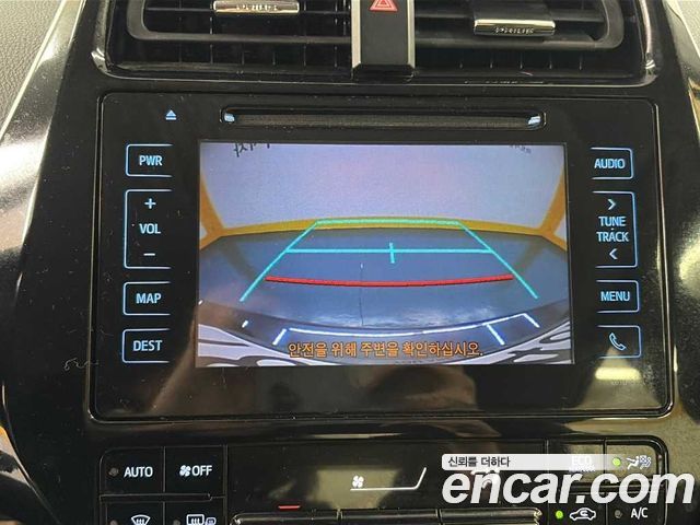 Toyota Prius 2017 — photo 14