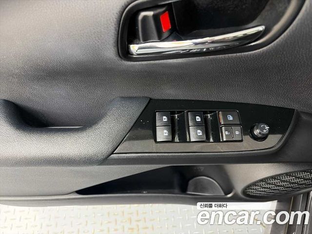 Toyota Prius 2017 — photo 15