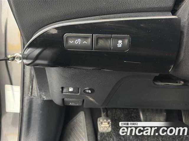Toyota Prius 2017 — photo 16