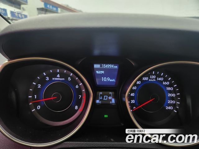 Hyundai AVANTE 2012 — photo 12