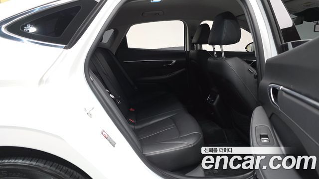 Hyundai Sonata 2022 — photo 17