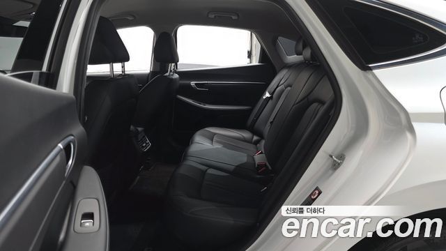 Hyundai Sonata 2022 — photo 18
