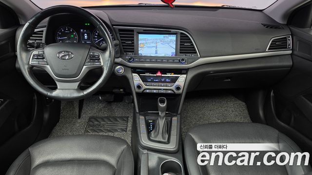 Hyundai AVANTE 2017 — photo 10