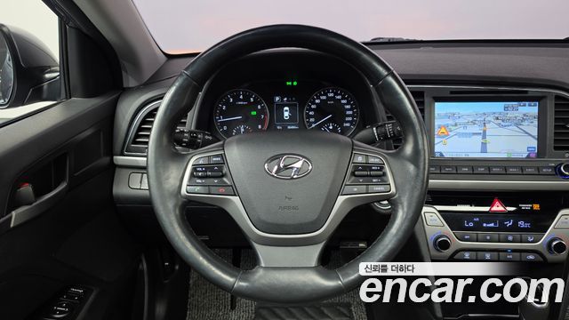 Hyundai AVANTE 2017 — photo 18