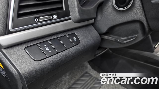 Hyundai AVANTE 2017 — photo 25
