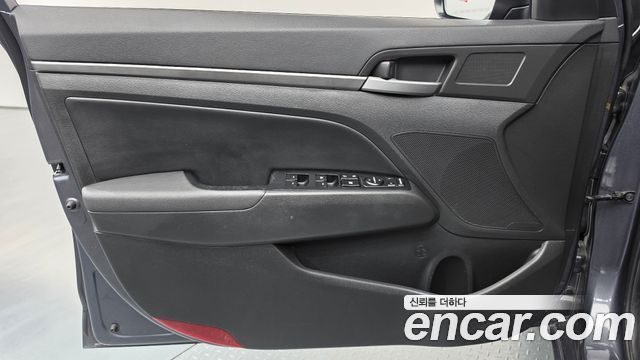 Hyundai AVANTE 2017 — photo 14