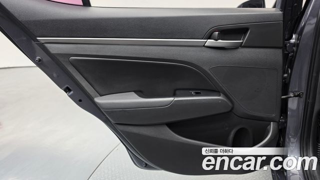 Hyundai AVANTE 2017 — photo 15