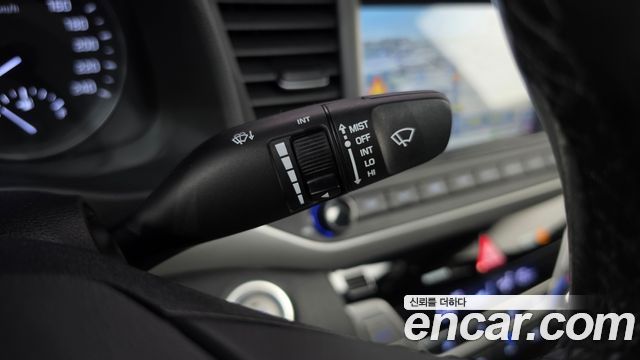 Hyundai AVANTE 2017 — photo 27