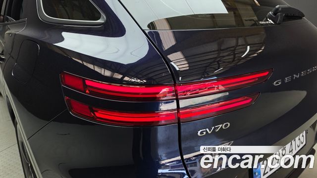 Genesis GV70 2025 — photo 9
