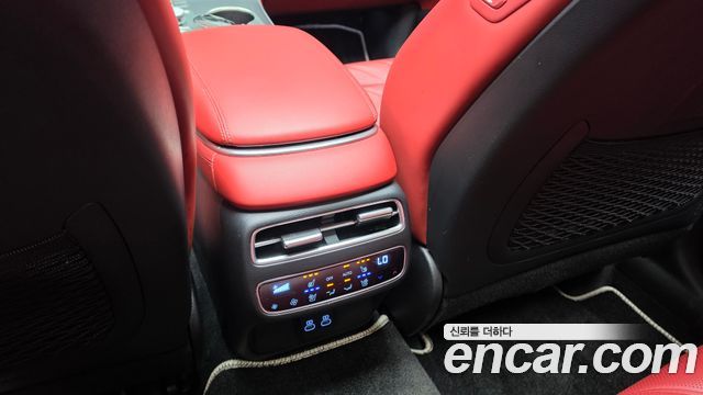 Genesis GV70 2025 — photo 32