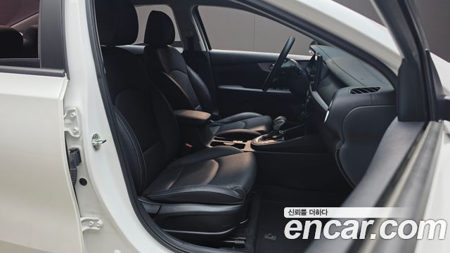 Kia K3 2023 — photo 18