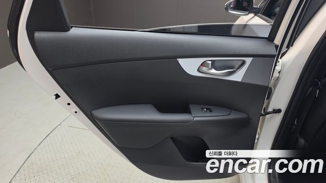 Kia K3 2023 — photo 15