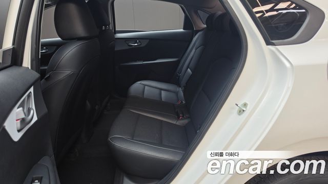 Kia K3 2023 — photo 16