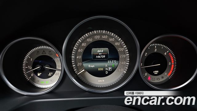 Mercedes-Benz E-Class 2016 — photo 8