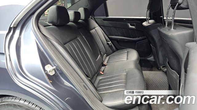 Mercedes-Benz E-Class 2016 — photo 12