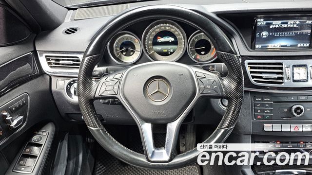 Mercedes-Benz E-Class 2016 — photo 13