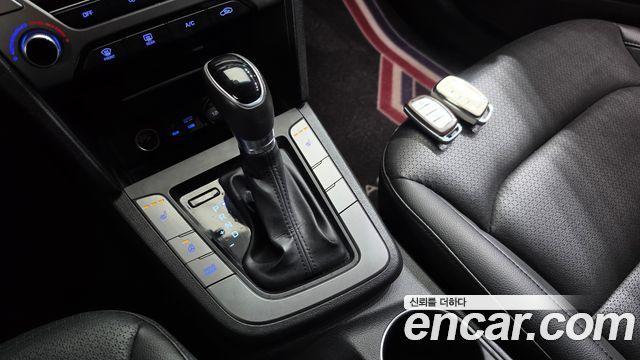 Hyundai AVANTE 2016 — photo 12