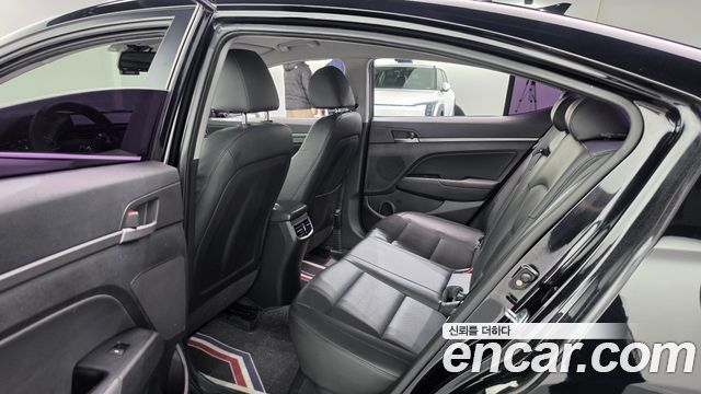 Hyundai AVANTE 2016 — photo 17