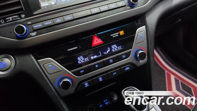 Hyundai AVANTE 2016 — photo 19