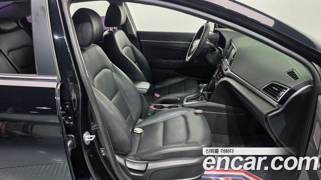 Hyundai AVANTE 2016 — photo 16
