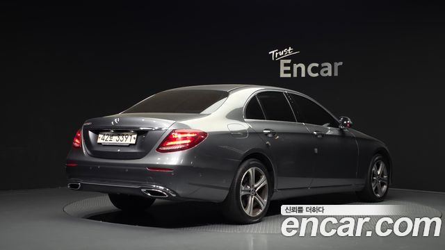 Mercedes-Benz E-Class 2019 — photo 2