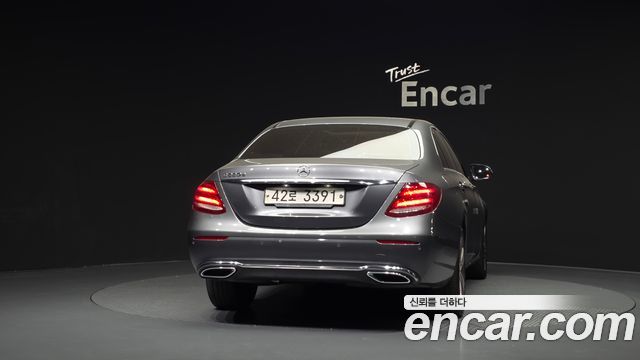 Mercedes-Benz E-Class 2019 — photo 4