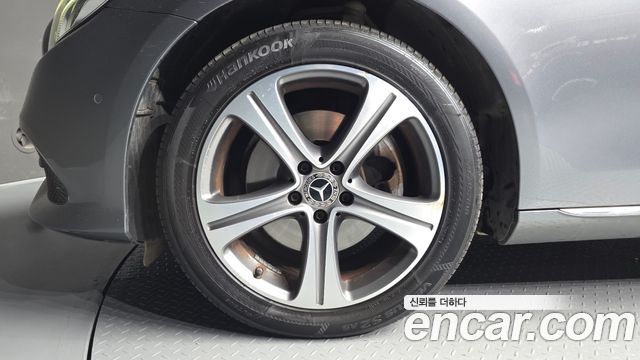 Mercedes-Benz E-Class 2019 — photo 5