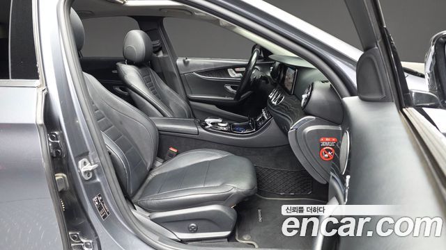 Mercedes-Benz E-Class 2019 — photo 11