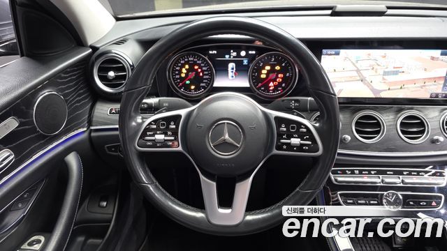 Mercedes-Benz E-Class 2019 — photo 13