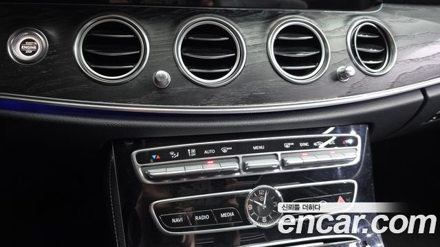 Mercedes-Benz E-Class 2019 — photo 16
