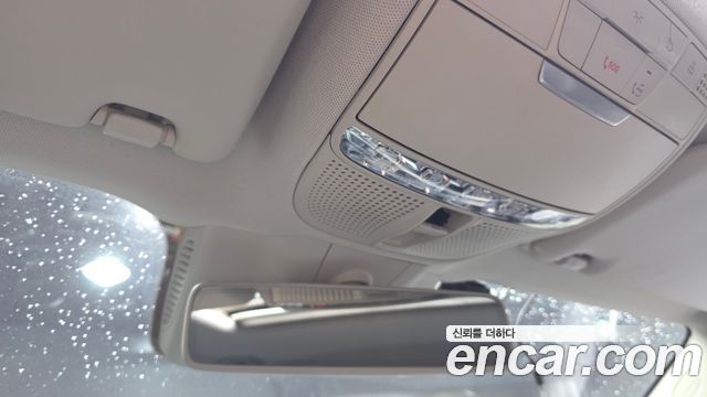 Mercedes-Benz E-Class 2019 — photo 17