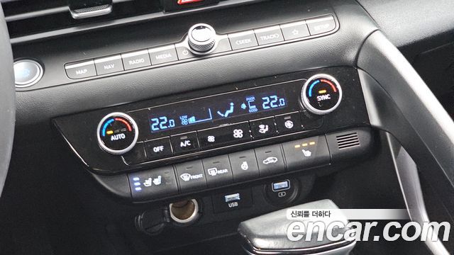 Hyundai AVANTE 2021 — photo 27