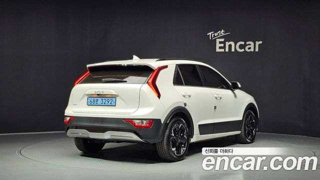 Kia Niro 2023 — photo 2